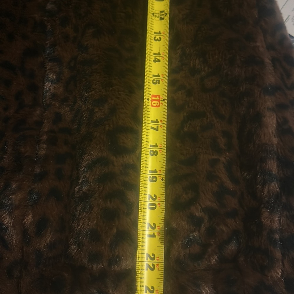 NWT Women's Nine West Faux-Fur
Hooded Jacket
Color brown cheetah - Picture 12 of 15